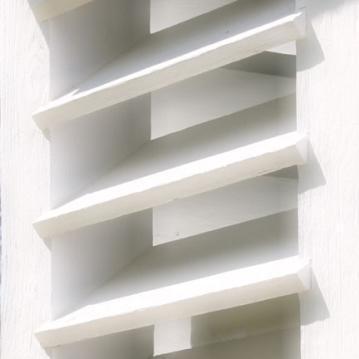 WHITE SHUTTER